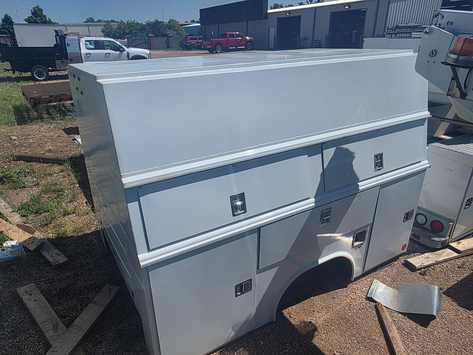 For Sale: Reading Classic 2 Spacemaster Enclosed Service Body