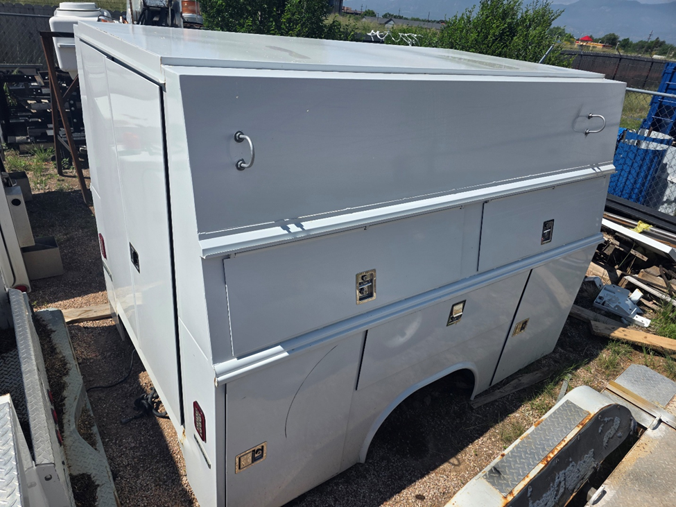 For Sale: Reading Classic 2 Spacemaster Enclosed Service Body