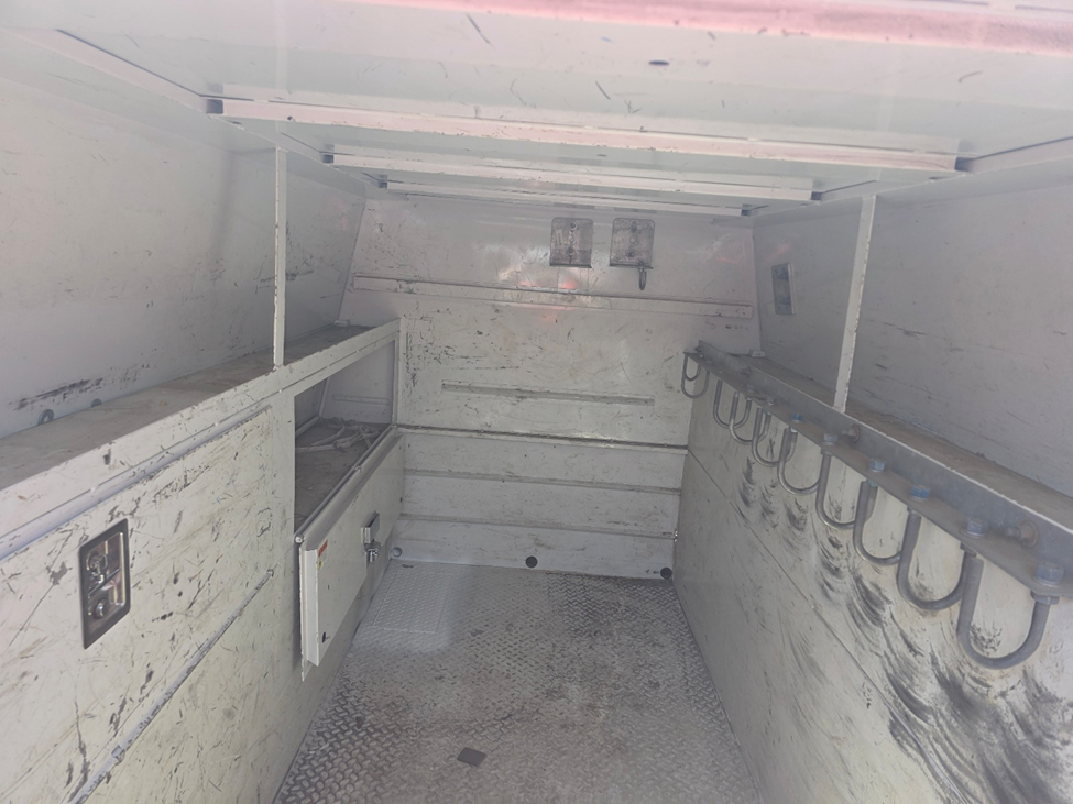 For Sale: Reading Classic 2 Spacemaster Enclosed Service Body